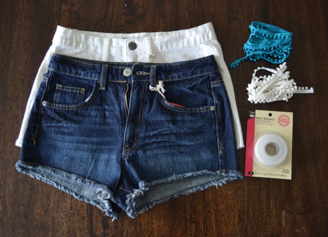 DIY Pom-pom Denim Shorts * Lou What Wear * DIY Jean Shorts (9)