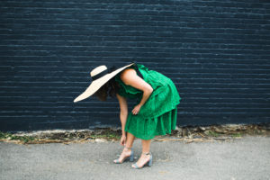 summer wide brim hat | kelly green lace dress